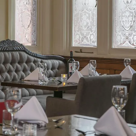 The Crown London Hotel, Cricklewood North West London, Worldhotels Distinctive-3